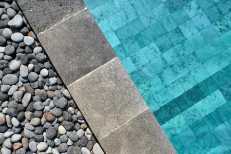 Embellissez votre piscine avec un carrelage adapt&eacute; &agrave; Stosswihr
